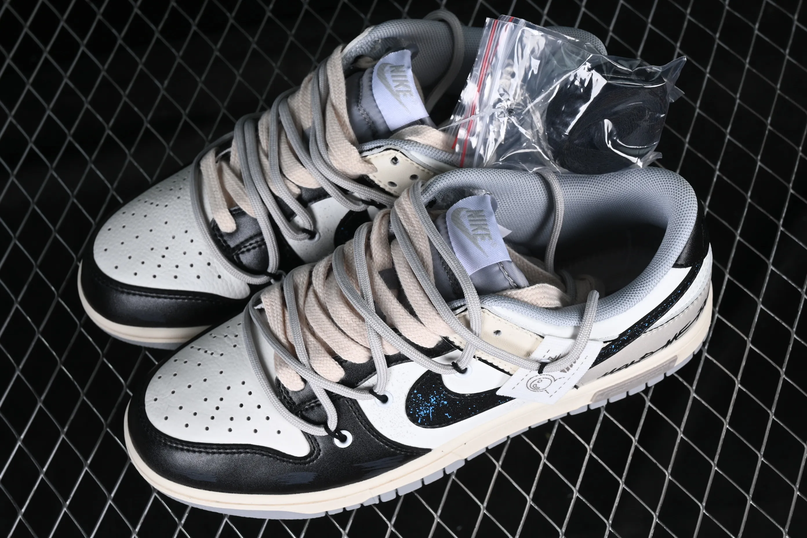 All Categories Nk SB Dunk Series Nk SB Dunk Low Low-top sneakers Nk Dunk Low Retro Panda Prank Space Exploration Star Trek Customized version of deconstructed straps retro distressed Panda low-top sneakers DJ6188-003